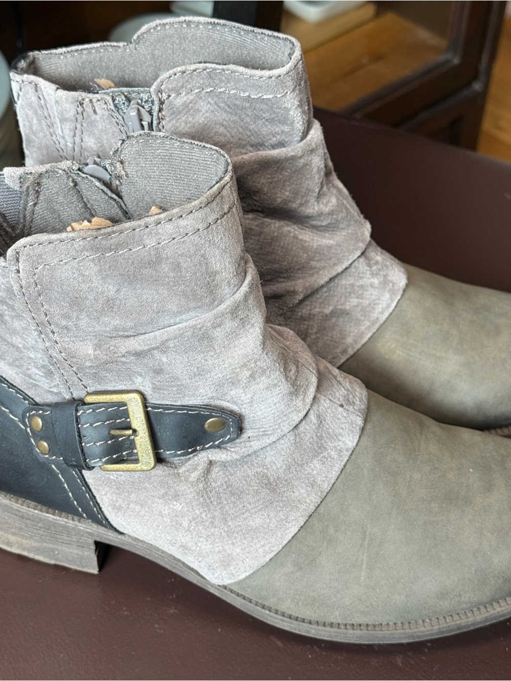 Earth Origins Phoenix Gray Suede Leather Ankle Boots Moto Buckle Size 9.5 - Picture 2 of 6